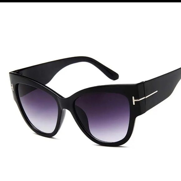 Oversized Glossy Black Cat Eye Sunglasses - Picture 2 of 5